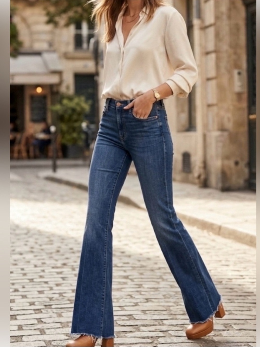 Mother weekender fray walking on coals flared high waisted jeans size 29